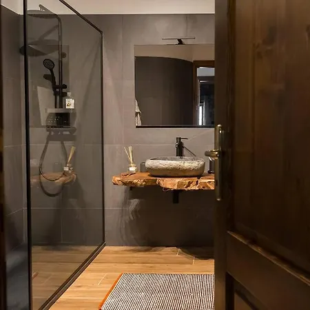 فيلة Charming & Authentic Stone House La Brugna بورجو فال دي تارو