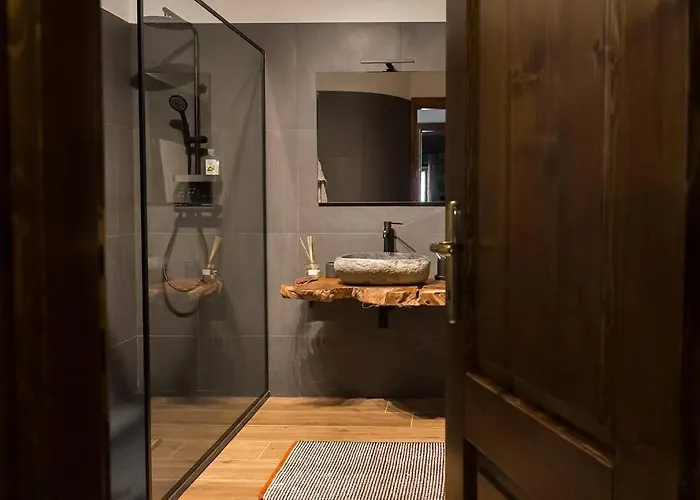 Вилла Charming & Authentic Stone House La Brugna Борго-Валь-ди-Таро